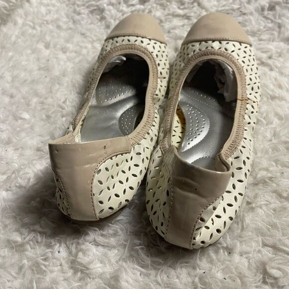 Dexflex Comfort Synthetic Beige and cream lazer cut Ballerina flats SZ9. - Picture 4 of 6